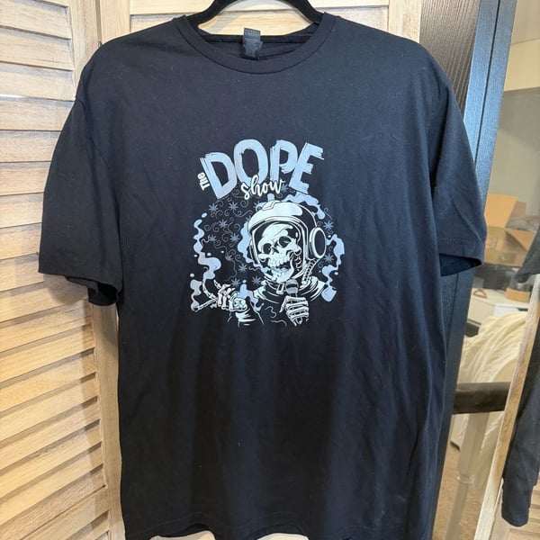 EUC The Dope Show Astronaut Skeleton Smoking Graphic T-Shirt Size L