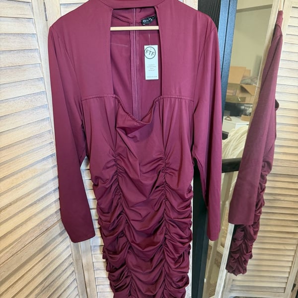 NWT Fashion to Figure Yara Cutout Ruched Bodycon Midi Dress in Burgundy 3XL