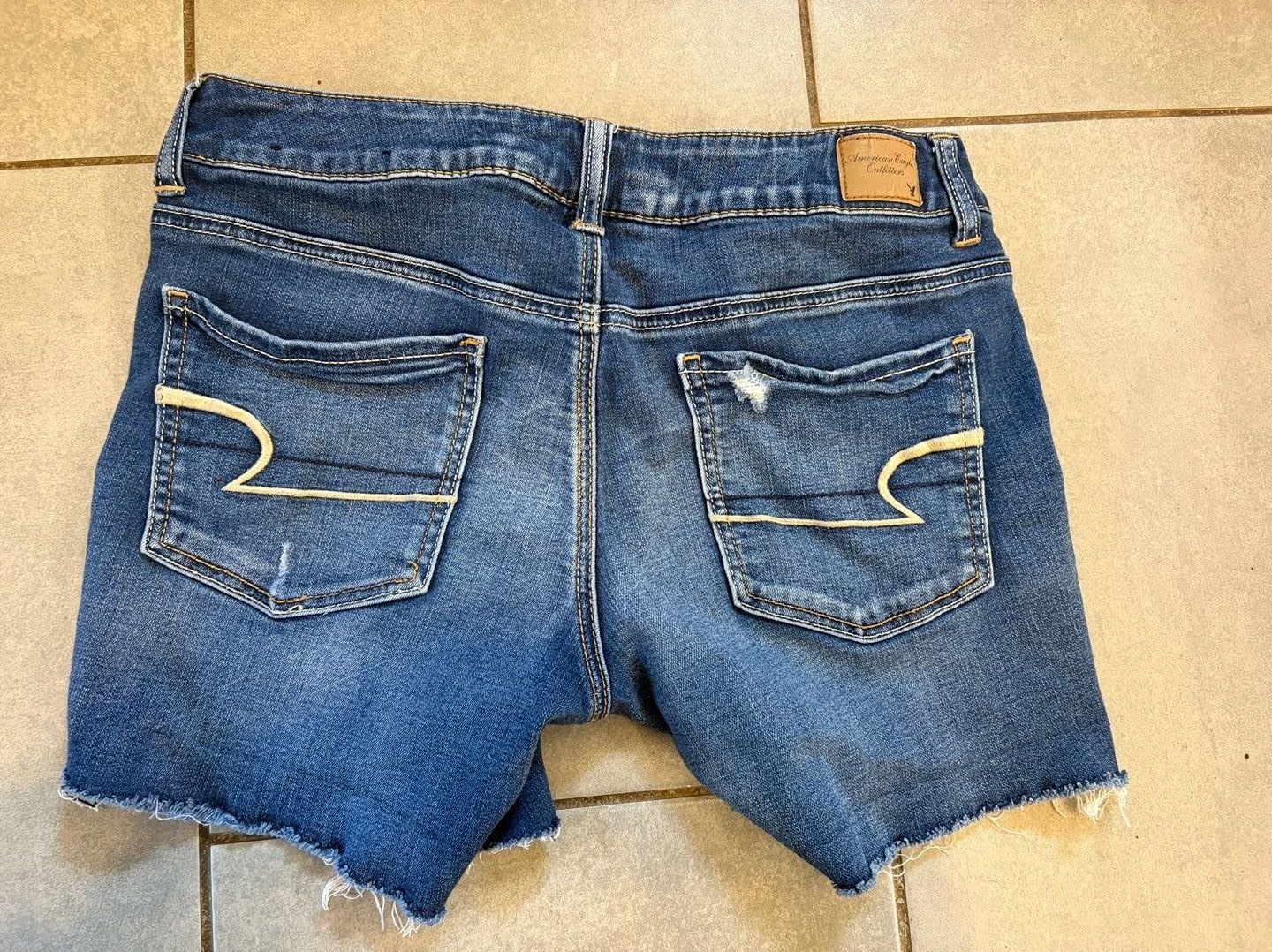American Eagle Women's Super Stretch Distressed Denim Cutoff Shorts Size 8 3