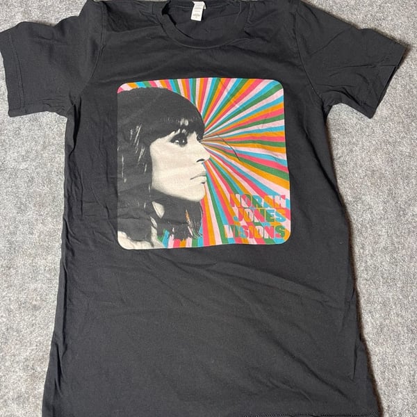 Norah Jones Visions Starburst Graphic T-Shirt Women’s