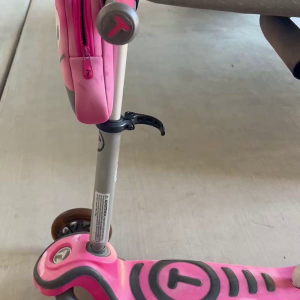 smarTrike T1 3-in-1 Toddler Scooter with Accessory Bag Pink
