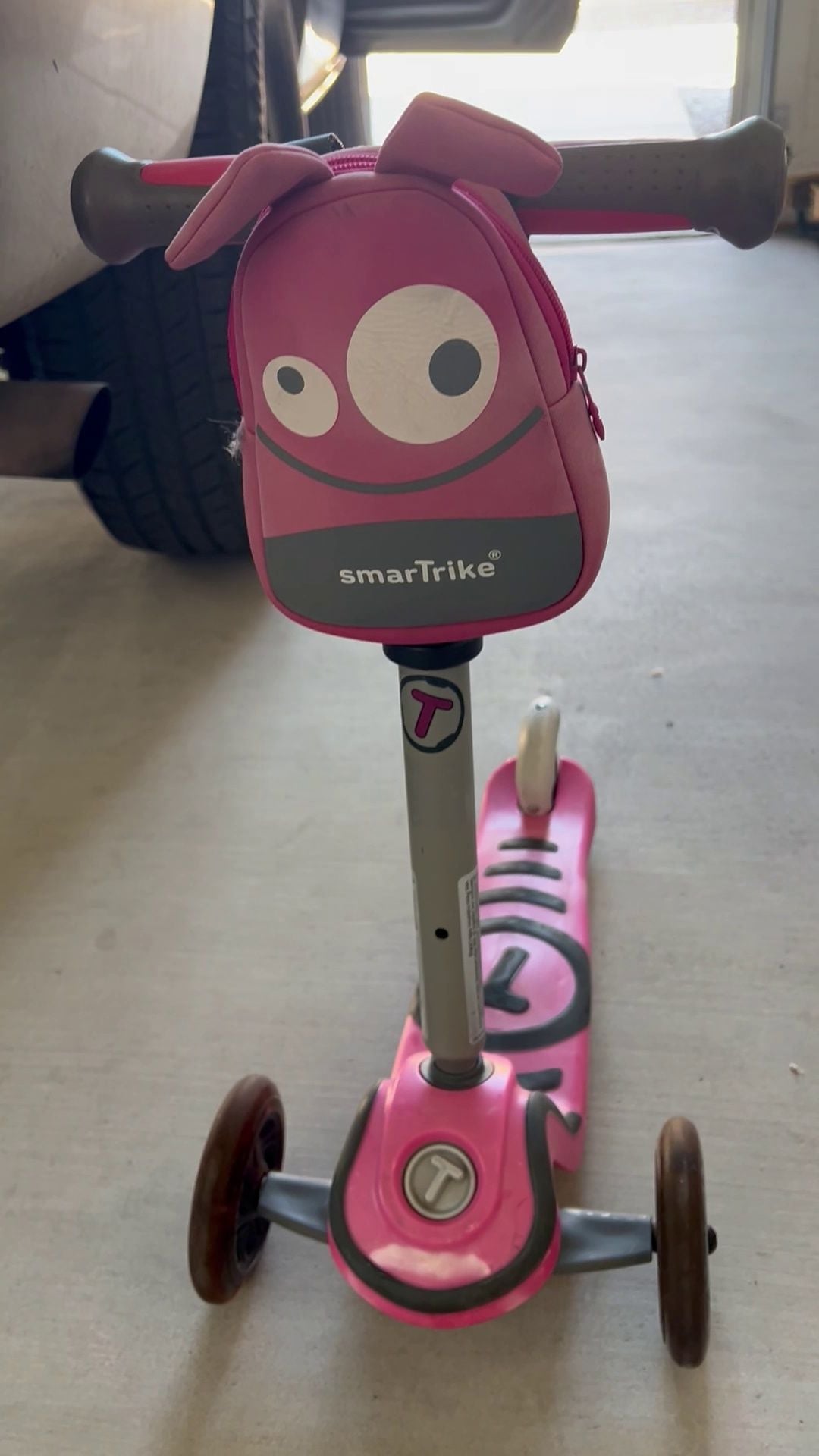 smarTrike T1 3-in-1 Toddler Scooter with Accessory Bag Pink 2