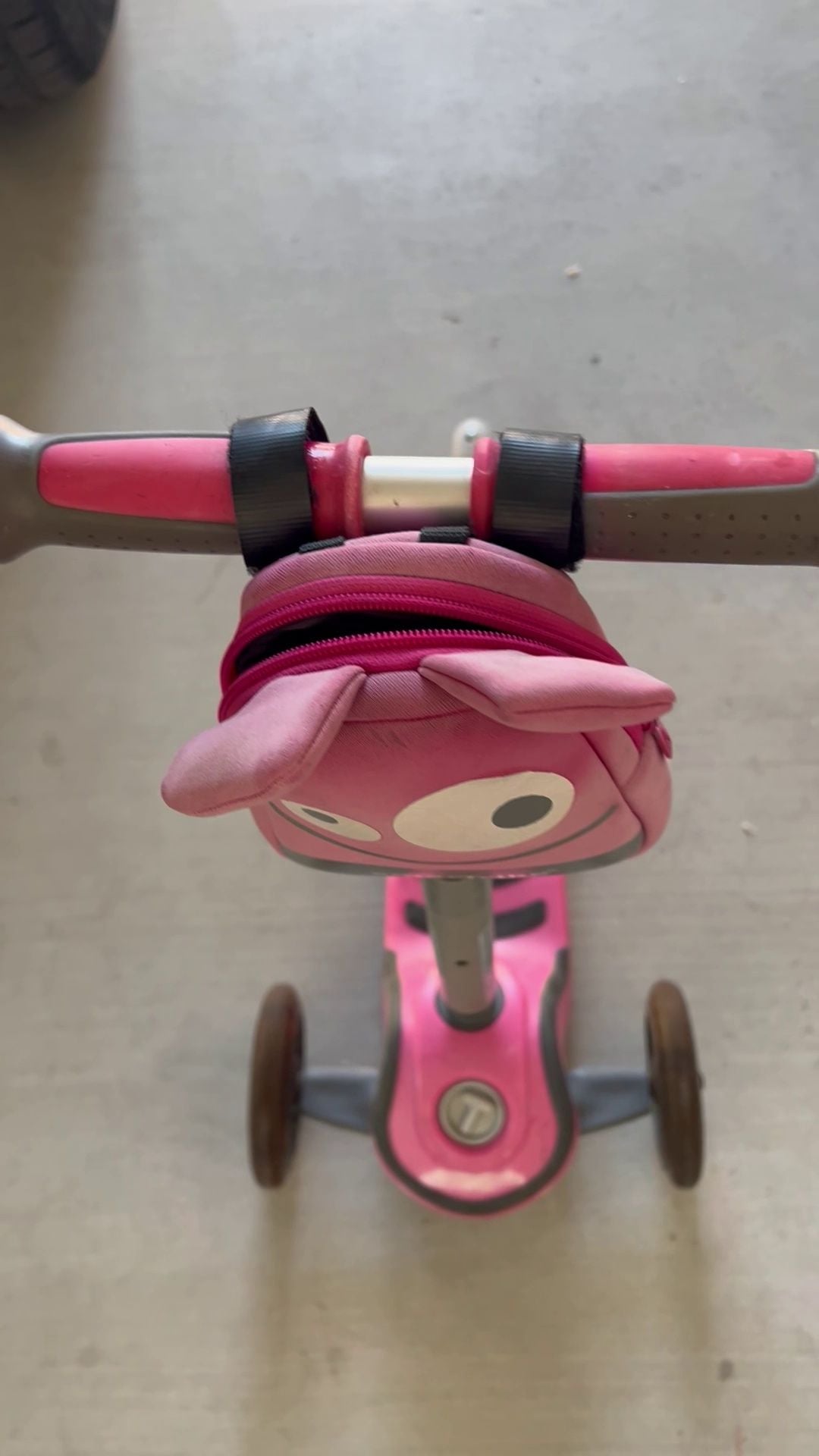 smarTrike T1 3-in-1 Toddler Scooter with Accessory Bag Pink 3