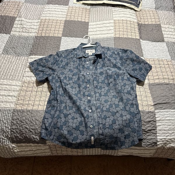 Original Penguin Munsingwear Men's Blue Geometric Shell Print Short Sleeve Button Down Shirt Size L
