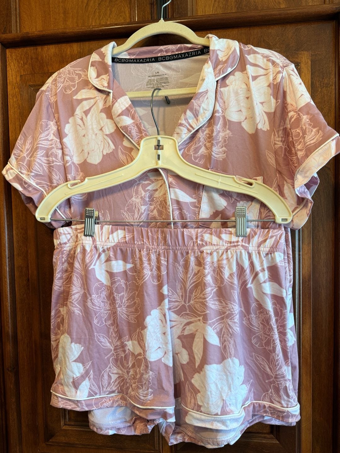 BCBGMaxAzria Women's 2-Piece Short Sleeve Notch Collar Pajama Set, Mauve Floral 2