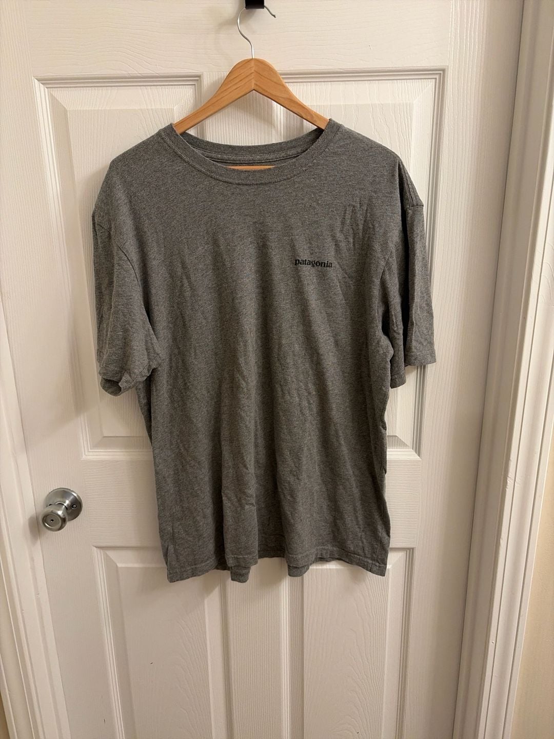 Patagonia Men's P-6 Logo Responsibili-Tee T-Shirt Heather Grey Size Large 2