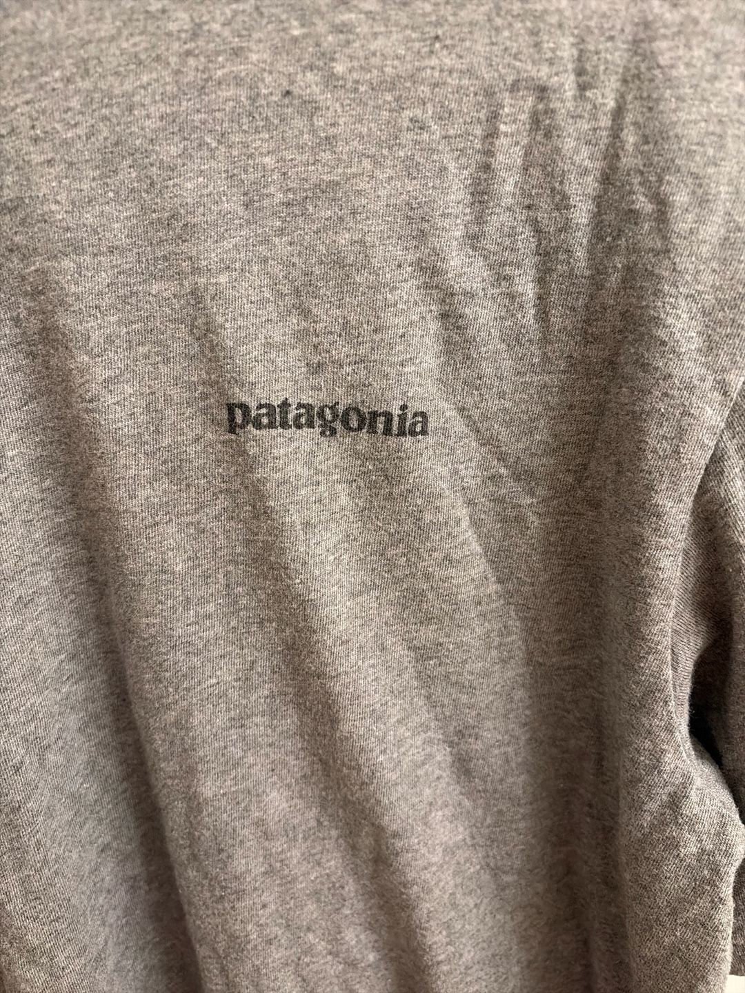 Patagonia Men's P-6 Logo Responsibili-Tee T-Shirt Heather Grey Size Large 3