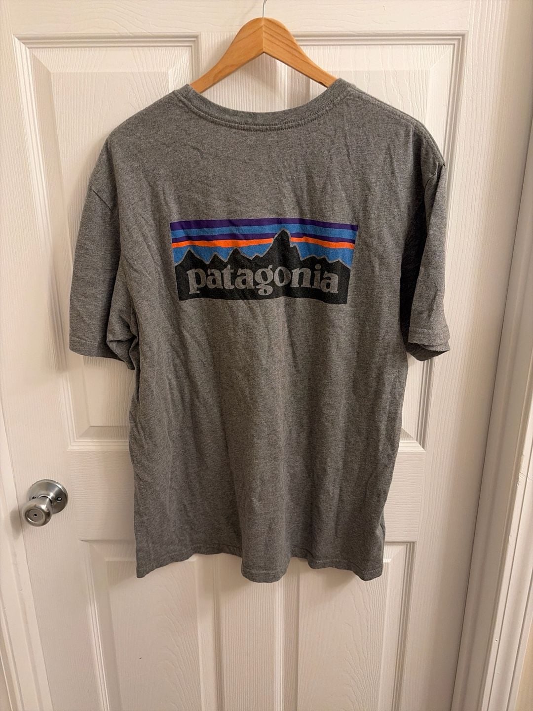 Patagonia Men's P-6 Logo Responsibili-Tee T-Shirt Heather Grey Size Large 5