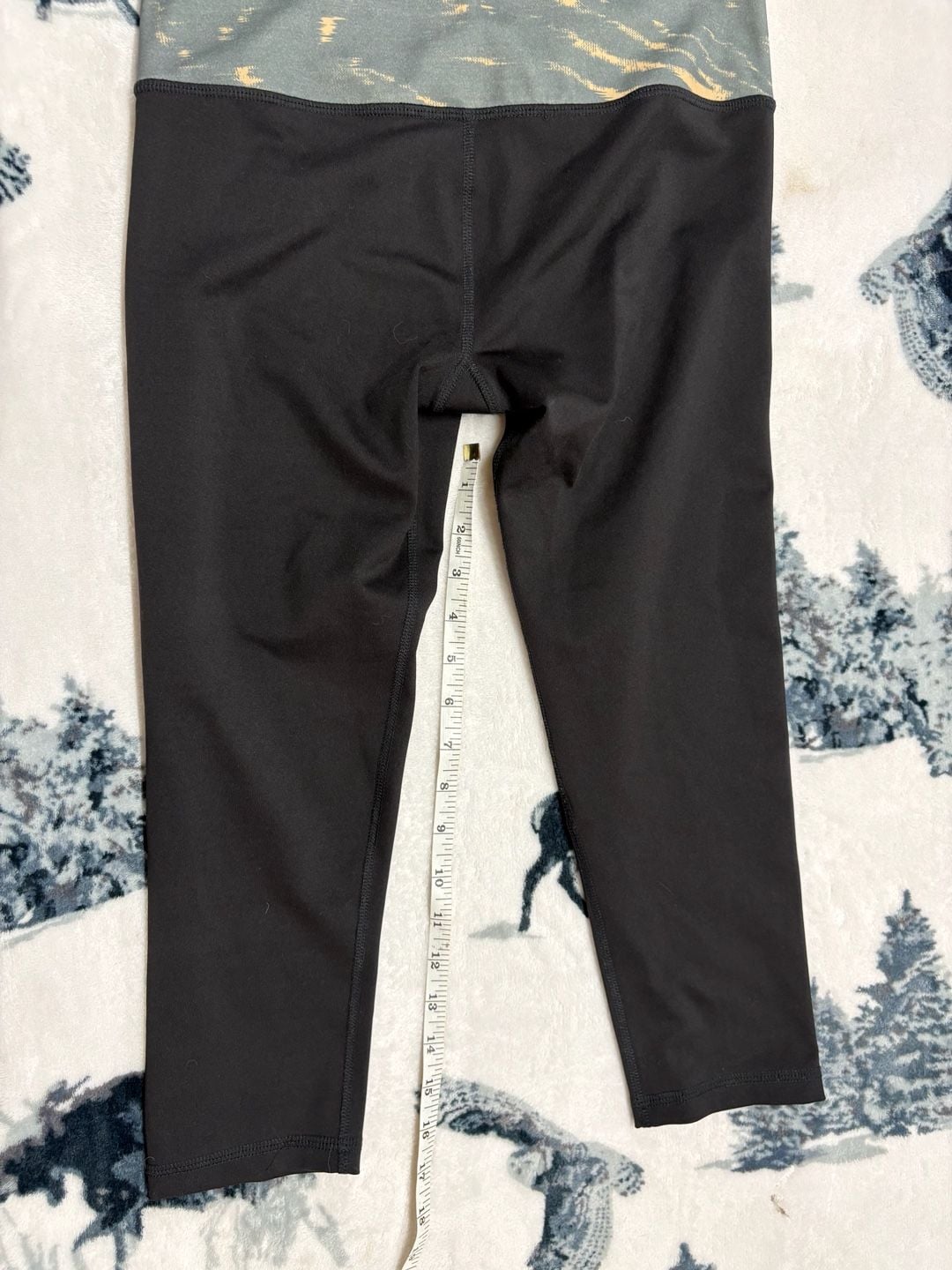 Mika Yoga Wear Black Capri Leggings with Patterned Waistband Size M/L 3