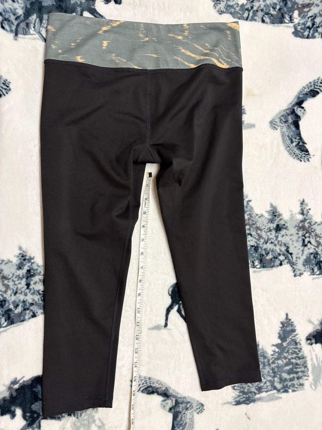 Mika Yoga Wear Black Capri Leggings with Patterned Waistband Size M/L 6