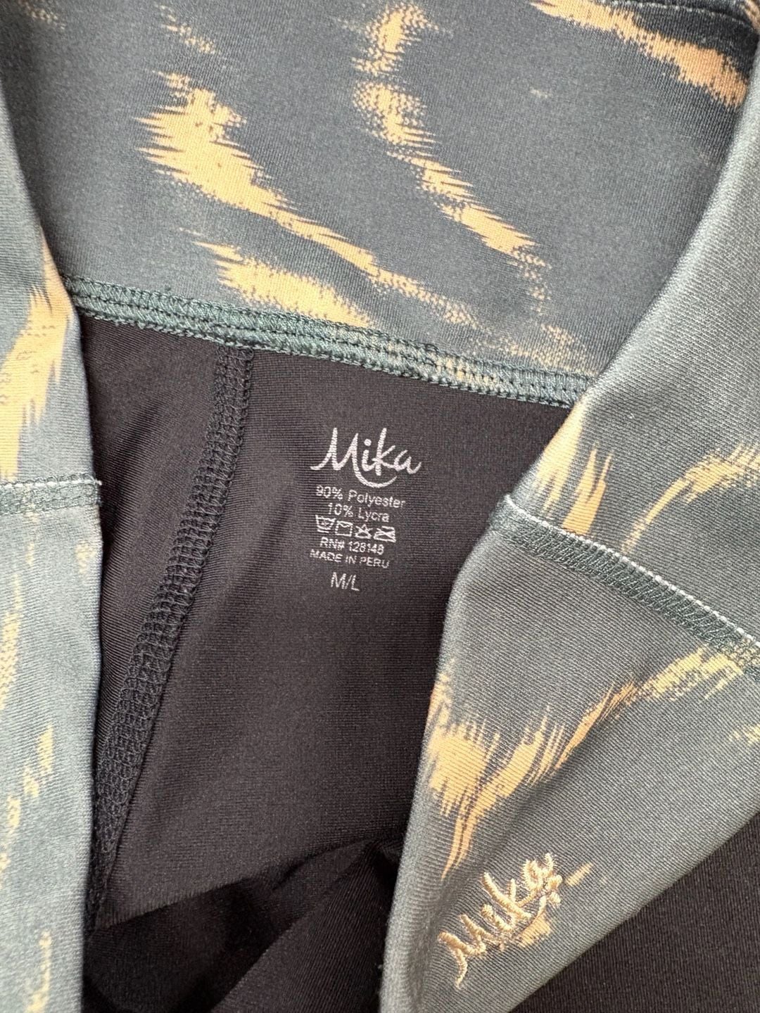 Mika Yoga Wear Black Capri Leggings with Patterned Waistband Size M/L 4