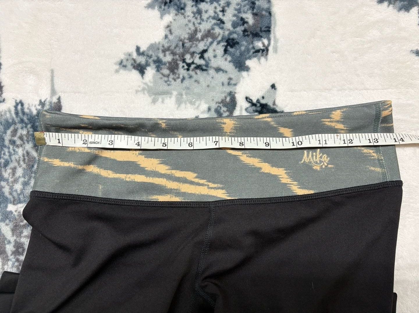 Mika Yoga Wear Black Capri Leggings with Patterned Waistband Size M/L 7