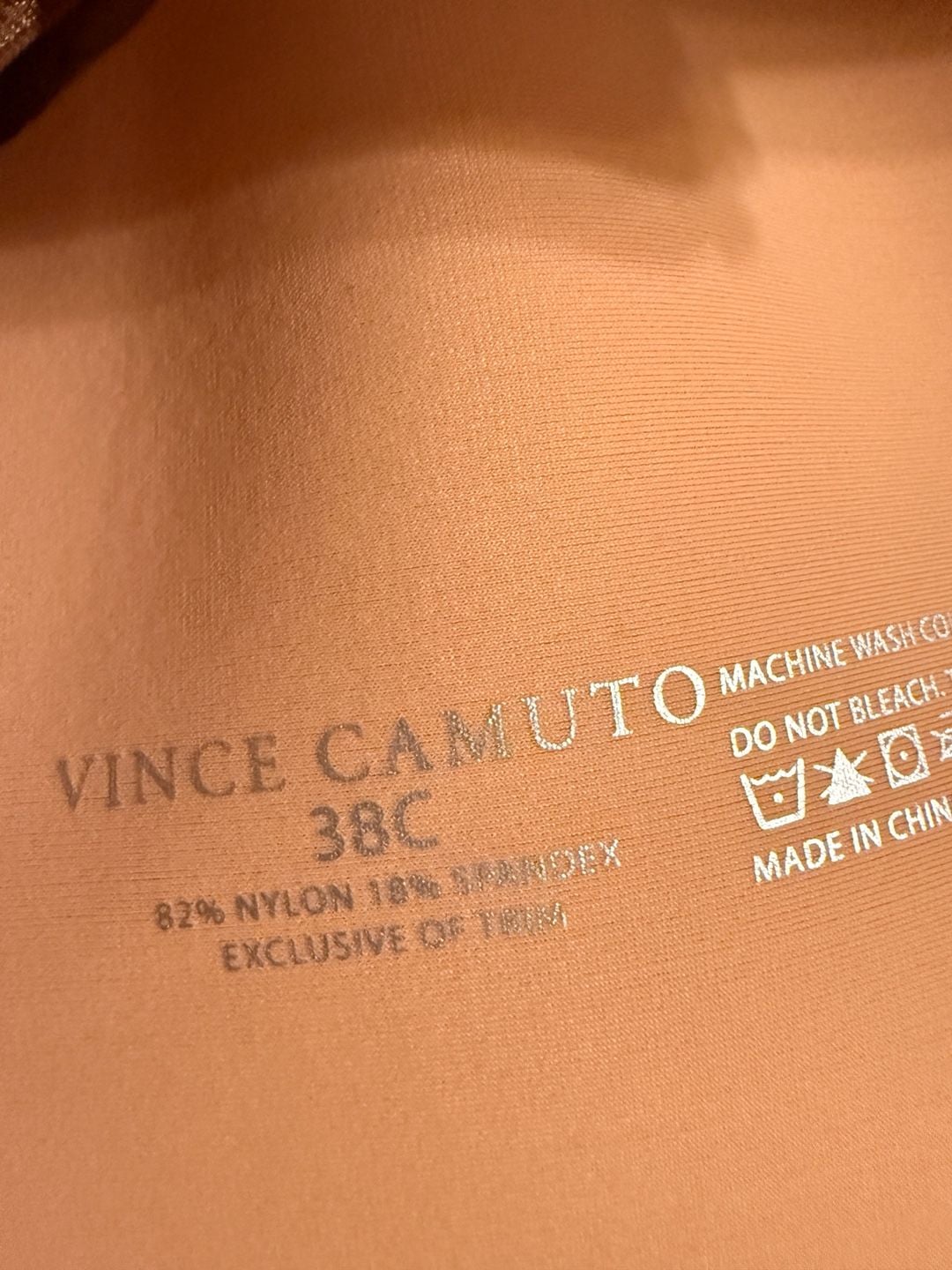 Vince Camuto Wire-Free Seamless Smooth Plunge Bra 38C 2