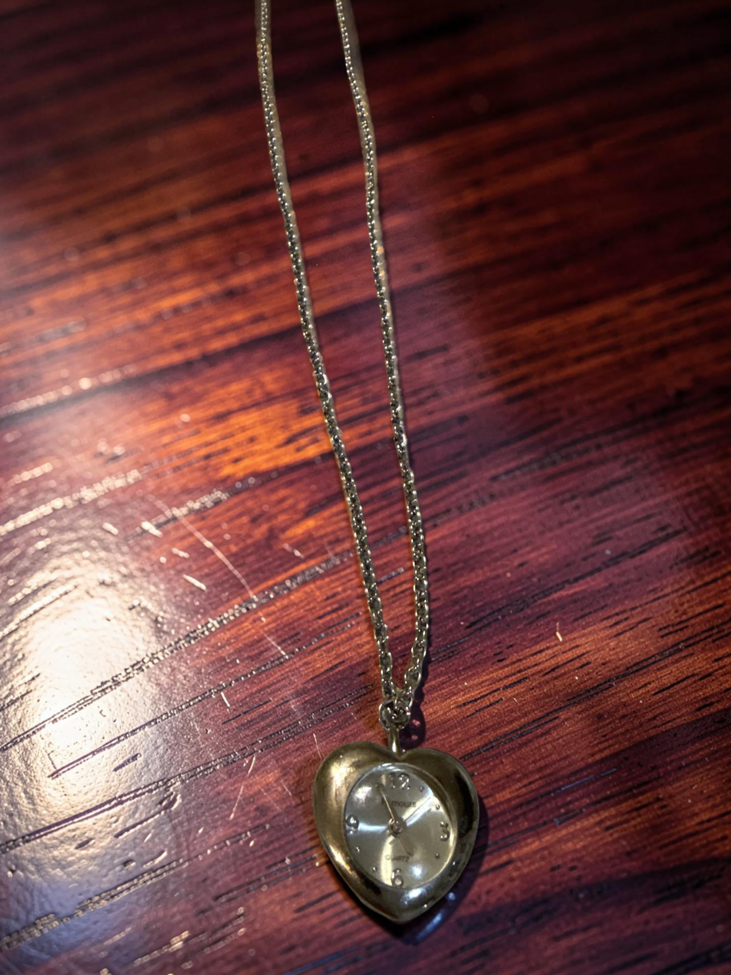 Vintage Amours Heart Shaped Watch Pendant Necklace Silver Tone Quartz. 14” L 2