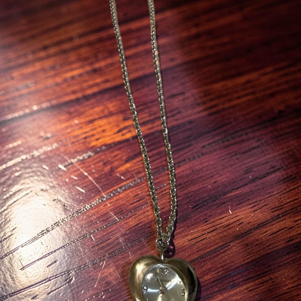 Vintage Amours Heart Shaped Watch Pendant Necklace Silver Tone Quartz. 14” L