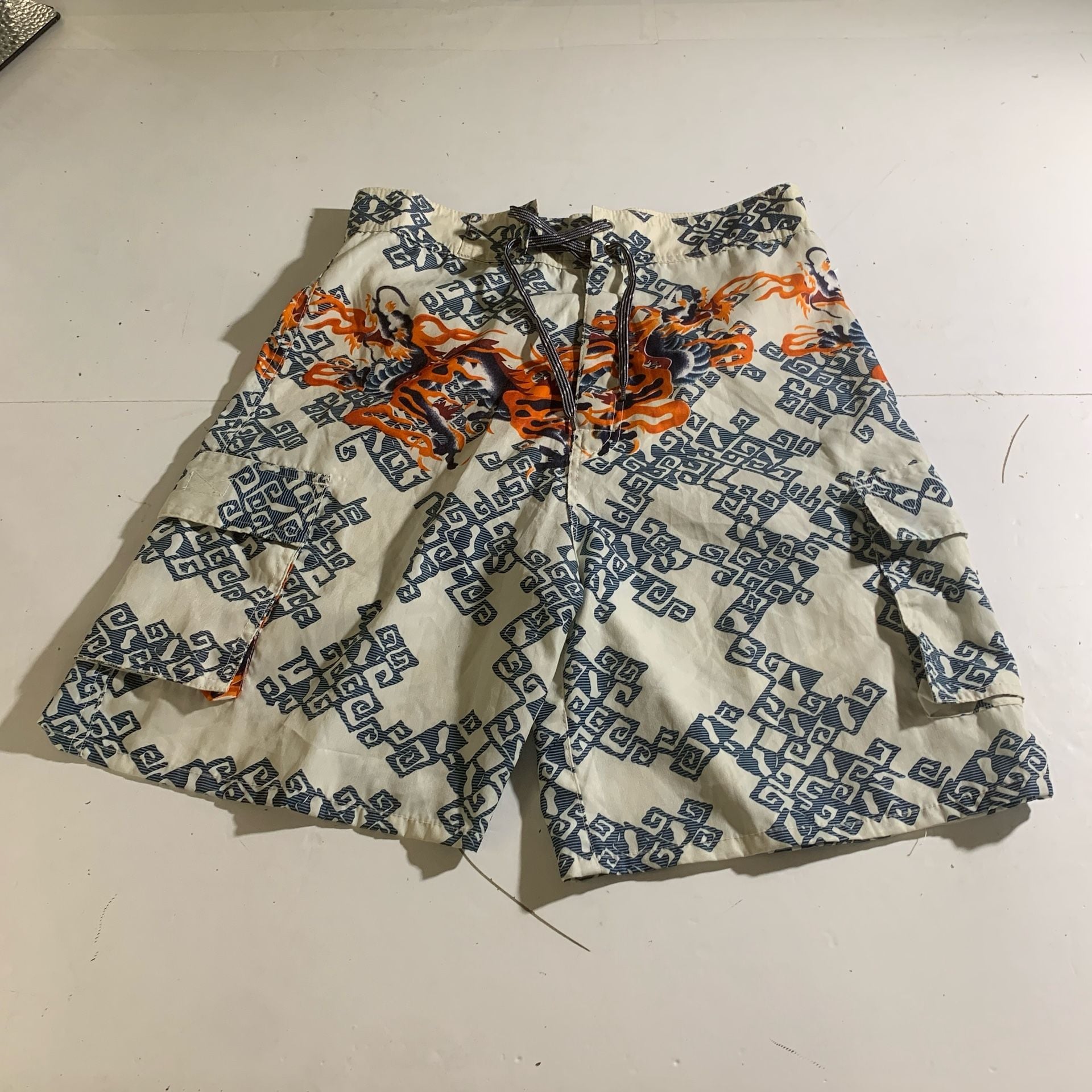Reliq Industries Vintage Dragon Pattern Cargo Board Shorts 28-30” x 7” OF 2