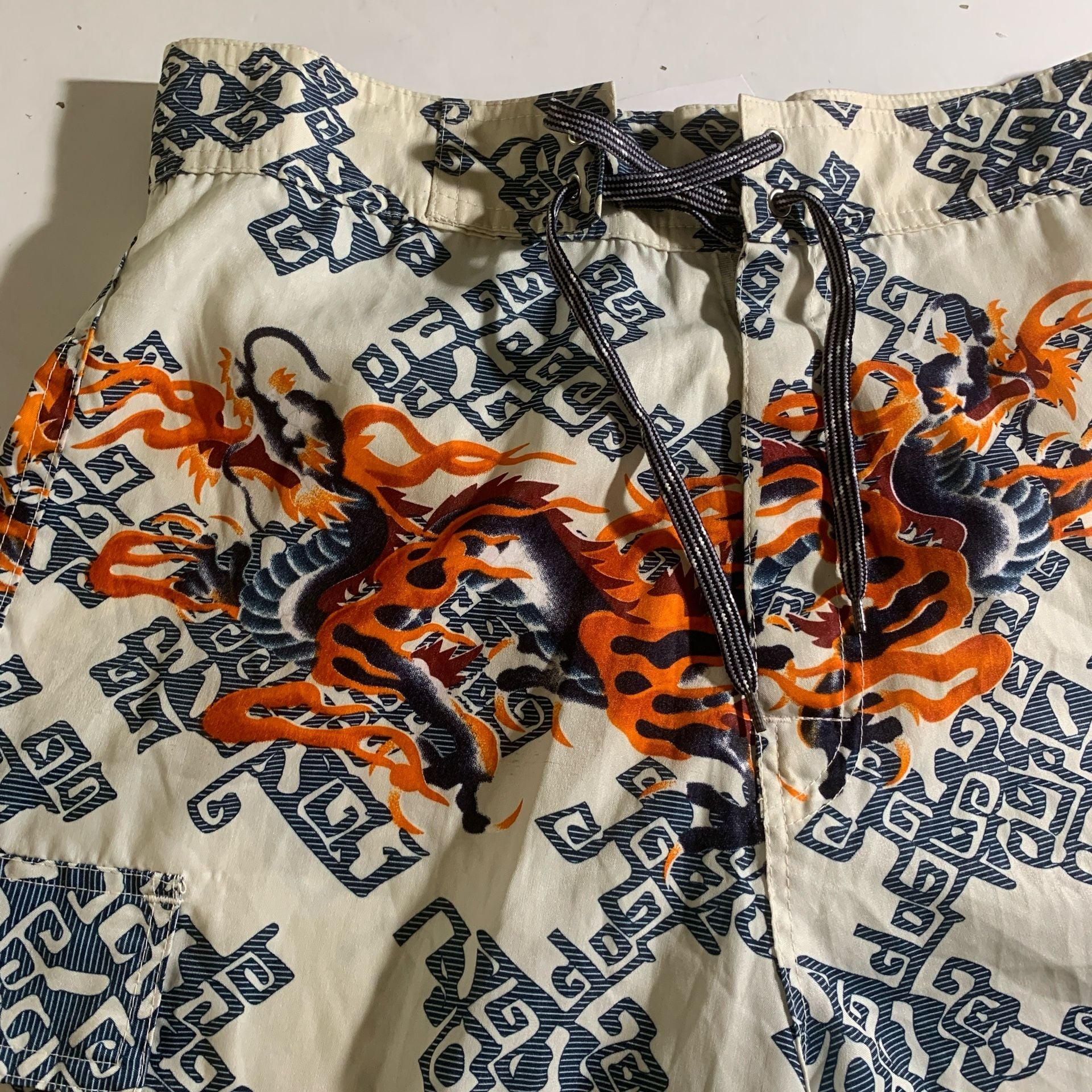 Reliq Industries Vintage Dragon Pattern Cargo Board Shorts 28-30” x 7” OF 3
