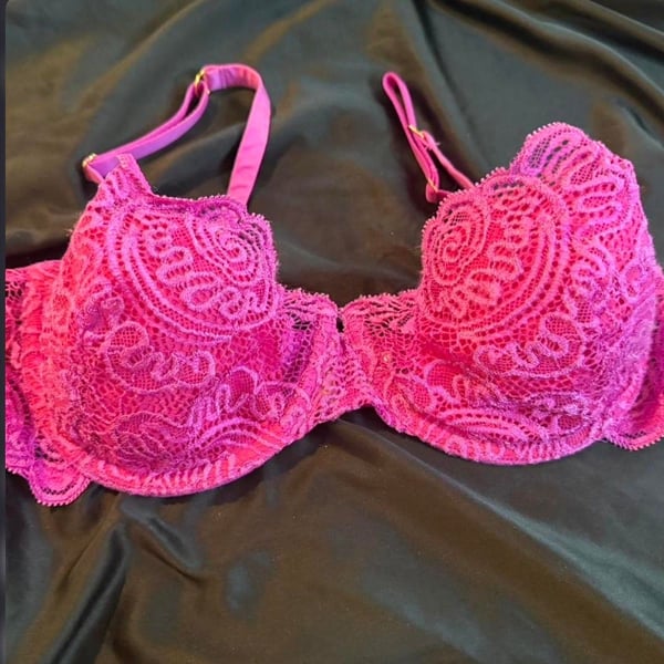 Victoria’s Secret Y2K Pink Lace Bra 34D Push Up Without Padding Sexy