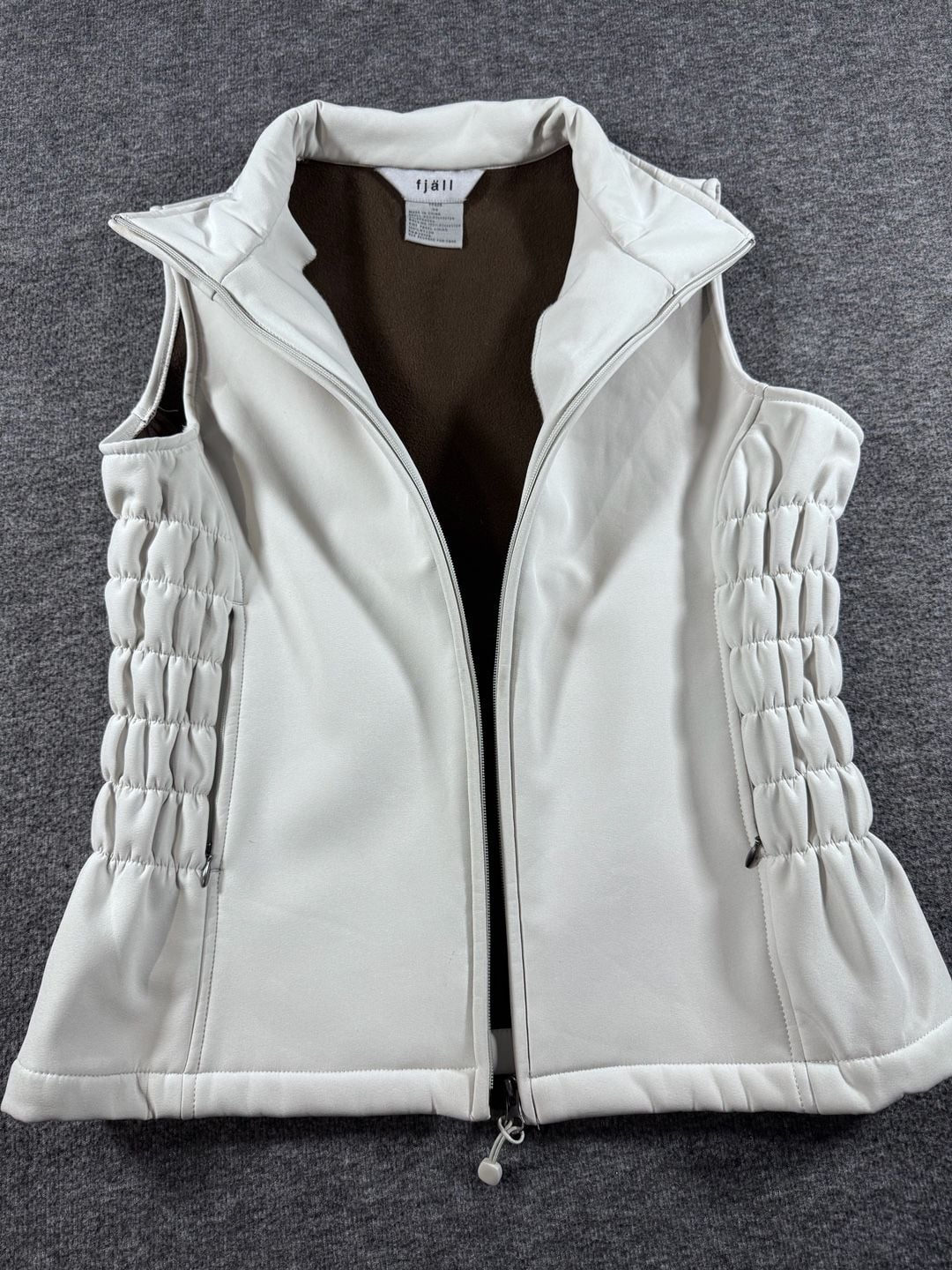 Fjäll Women's Off-White Softshell Fleece-Lined Vest with Ruched Side Panels 3