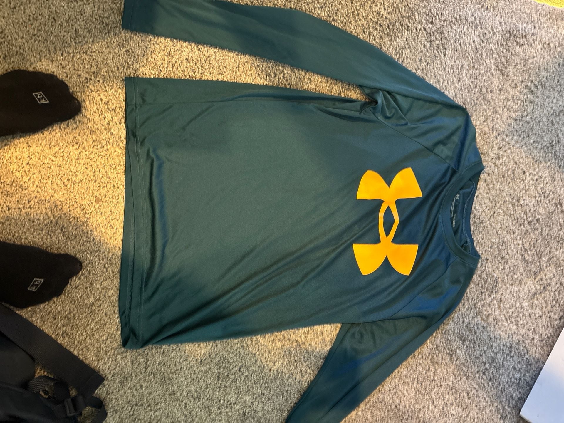 Under Armour Boys HeatGear Big Logo Tech Long Sleeve Shirt Teal YLG. Youth Large 2