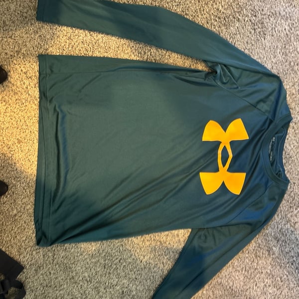 Under Armour Boys HeatGear Big Logo Tech Long Sleeve Shirt Teal YLG. Youth Large