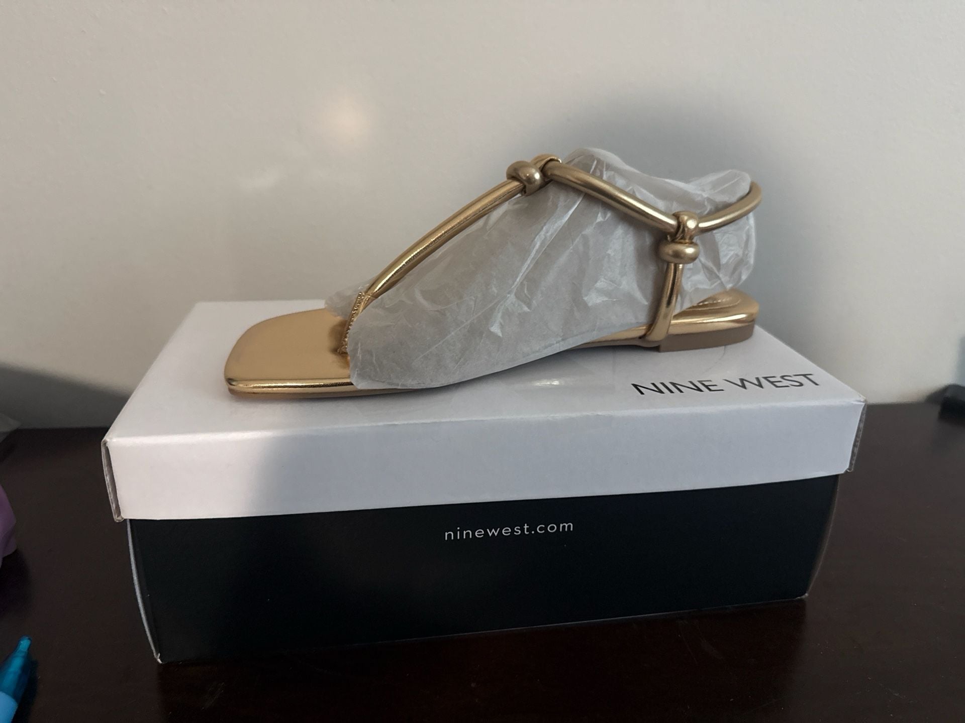 Nine West Women's Norta Sandal, gold size 8 1