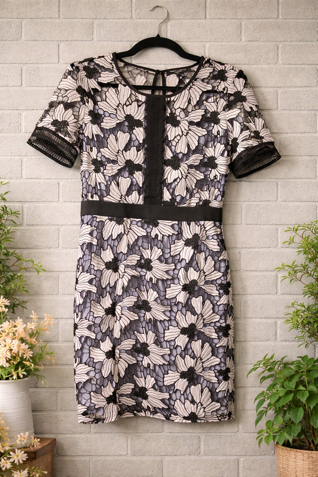 Romeo + Juliet Couture Black & White Floral Guipure Lace Sheath Dress with Blue Lining 2