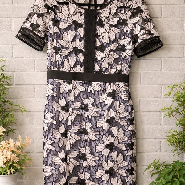 Romeo + Juliet Couture Black & White Floral Guipure Lace Sheath Dress with Blue Lining