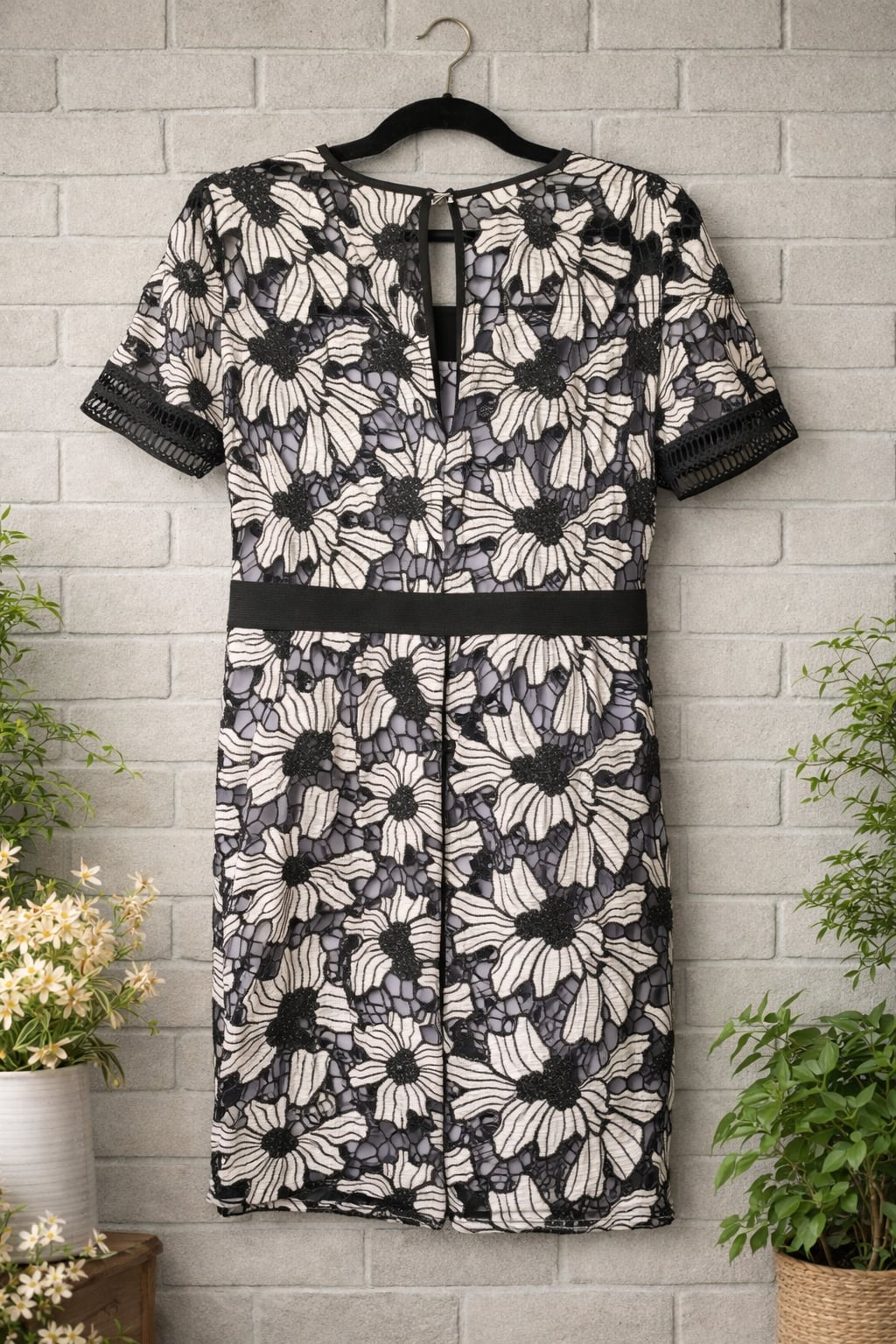 Romeo + Juliet Couture Black & White Floral Guipure Lace Sheath Dress with Blue Lining 3