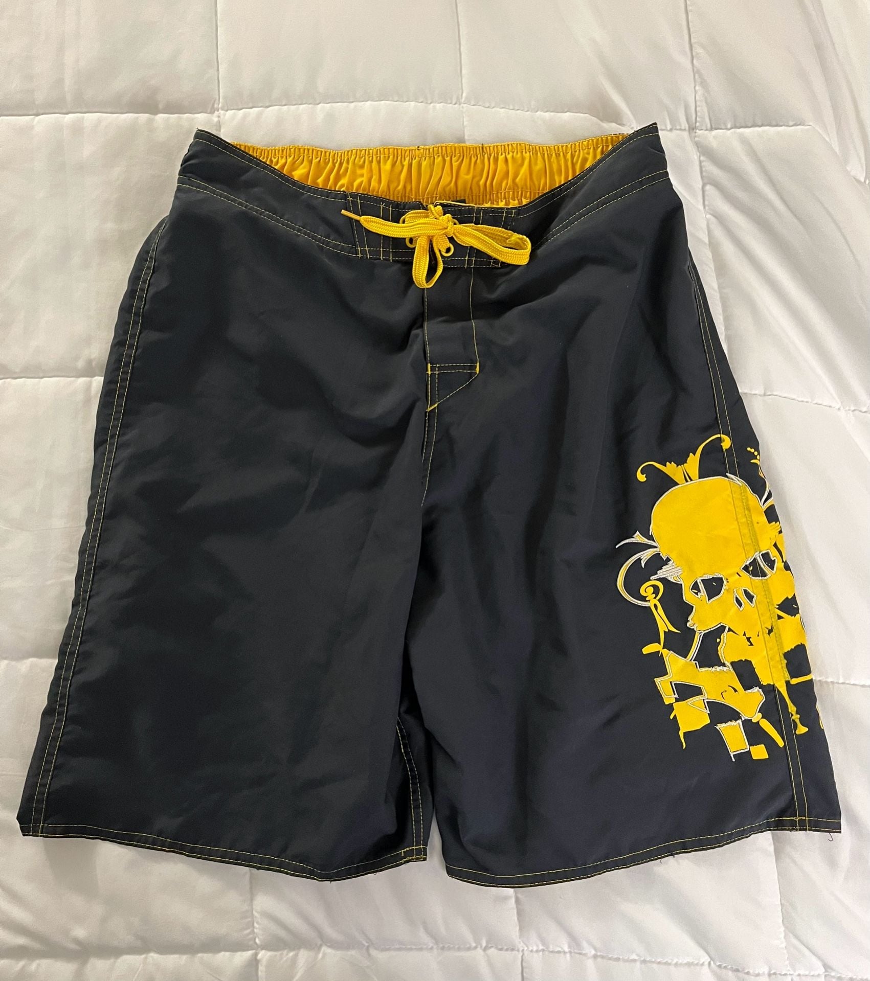 Vintage 2009 Joe Boxer Men's Medium Black and Yellow Skull Graphic Swim Trunks 2
