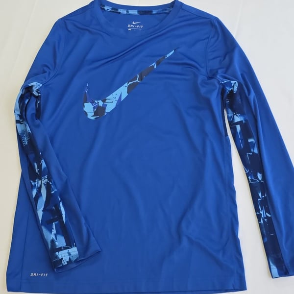 Nike Boys XL Dri-Fit Royal Blue Graphic Swoosh Long Sleeve Athletic T-Shirt