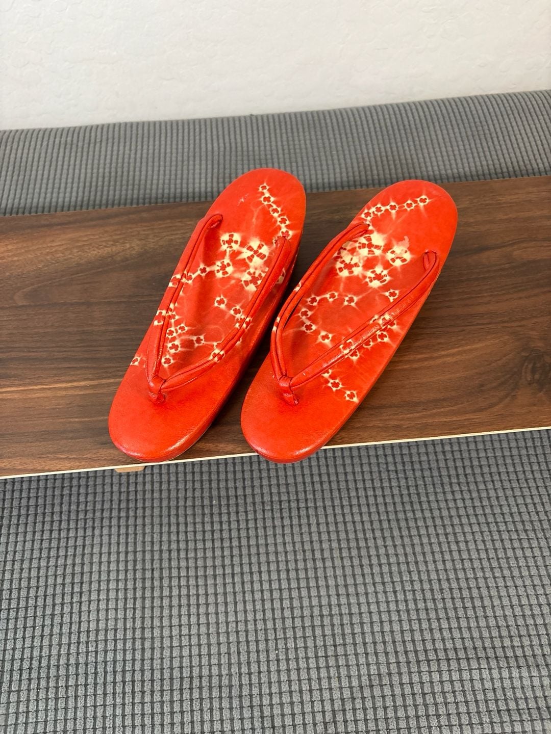 Vintage Japanese Red Lacquer Zori Kimono Platform Sandals 2