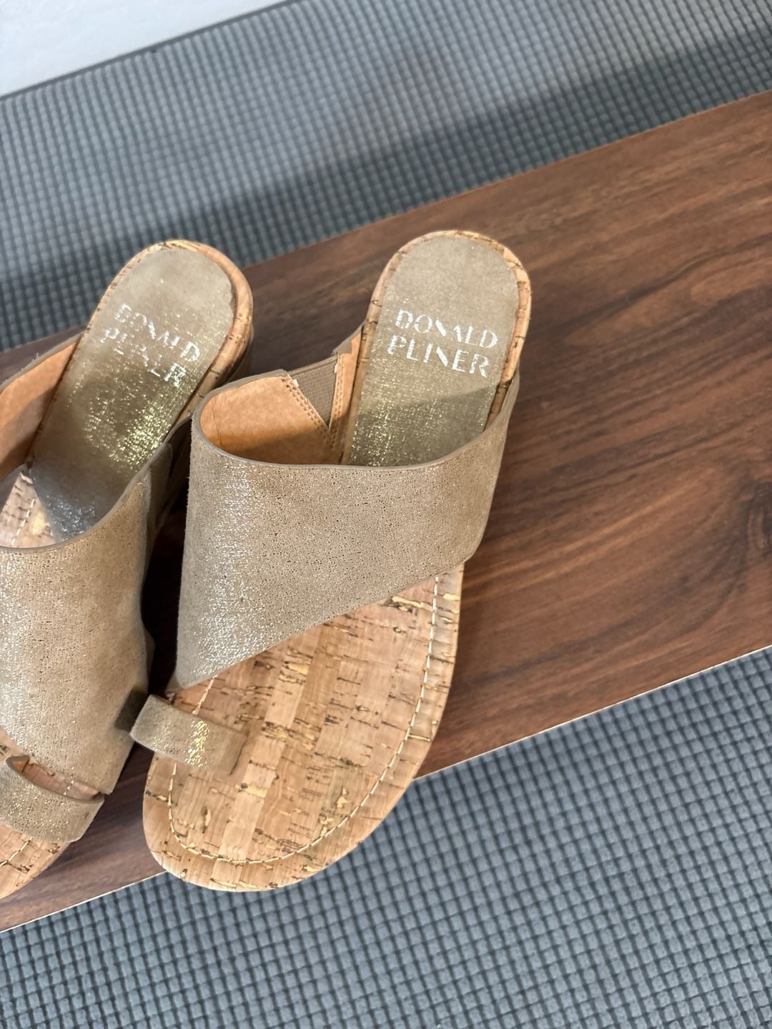 Donald Pliner Gyer Distressed Metallic Leather Wedge Platform Sandals 3