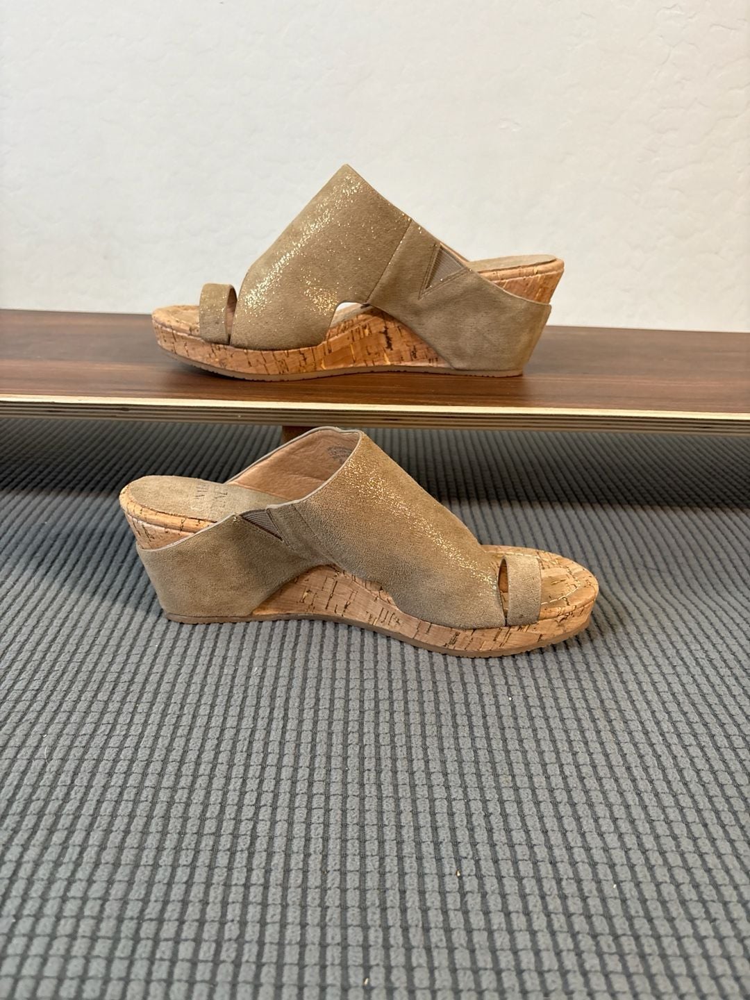 Donald Pliner Gyer Distressed Metallic Leather Wedge Platform Sandals 6