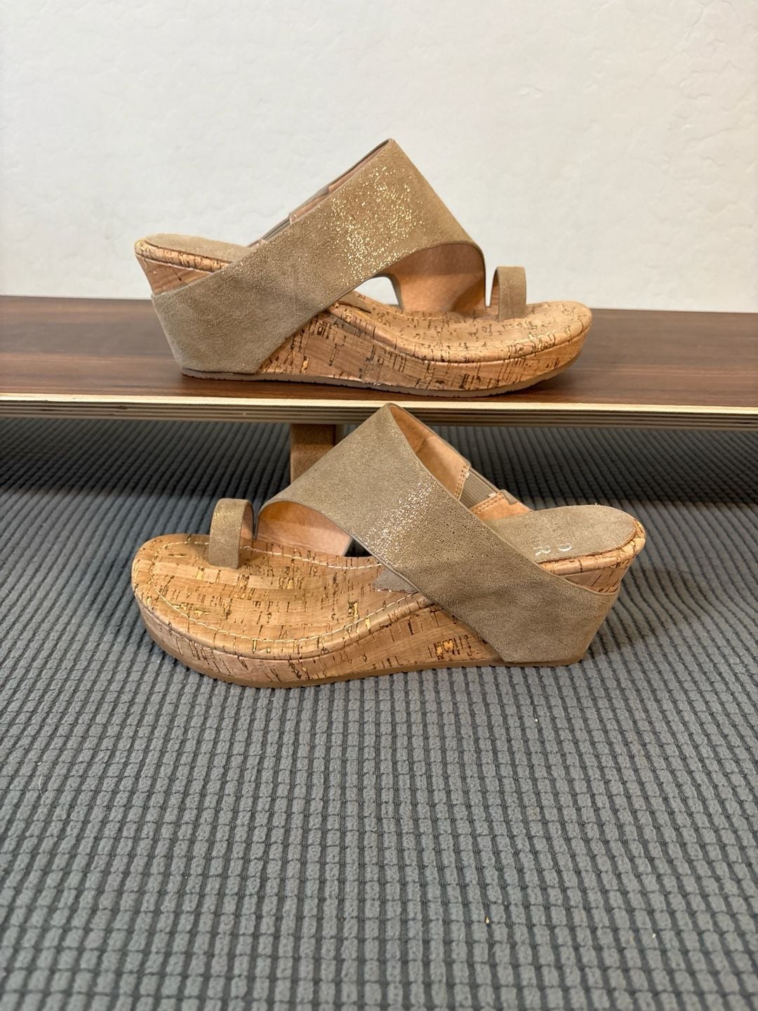 Donald Pliner Gyer Distressed Metallic Leather Wedge Platform Sandals 7