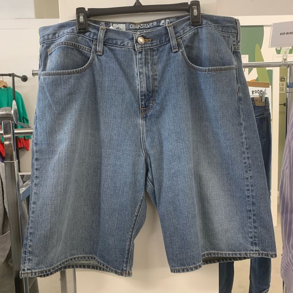 Vintage Quiksilver Men's Regular Fit Baggy Denim Jorts Size 40” (OF)