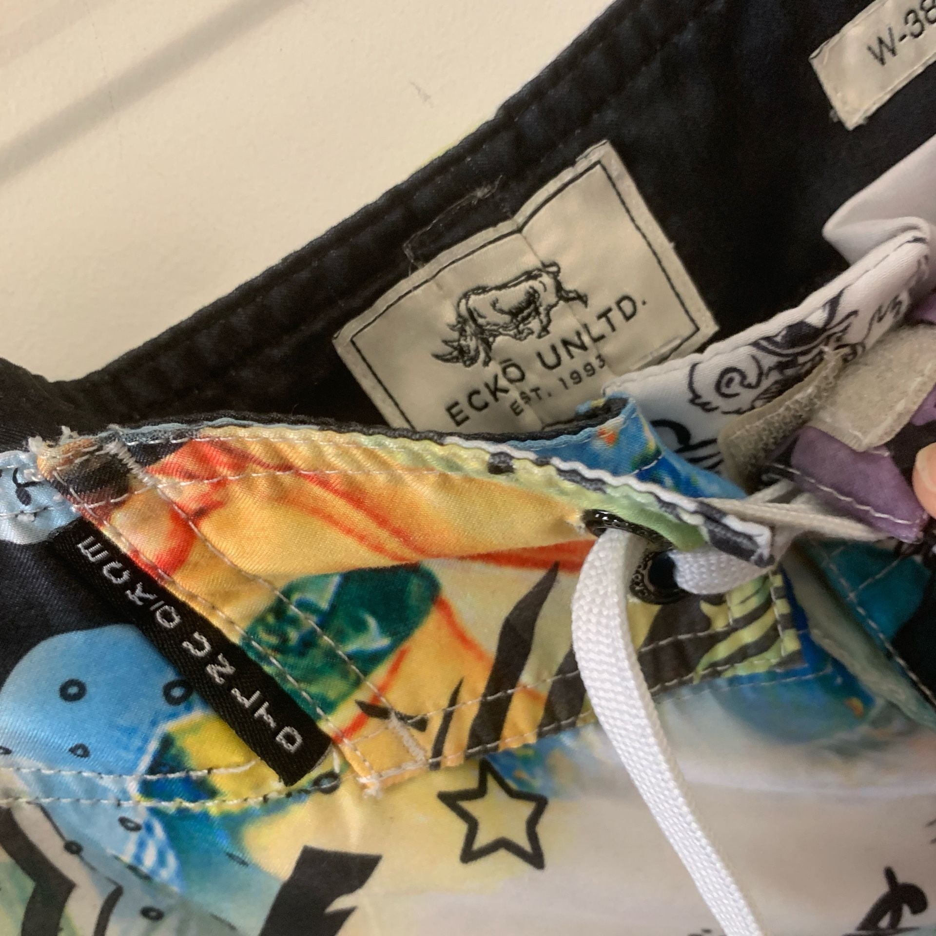 Vintage Eckō Unltd. All Over Graffiti Print Board Shorts Men’s Size 38” (OF) 4