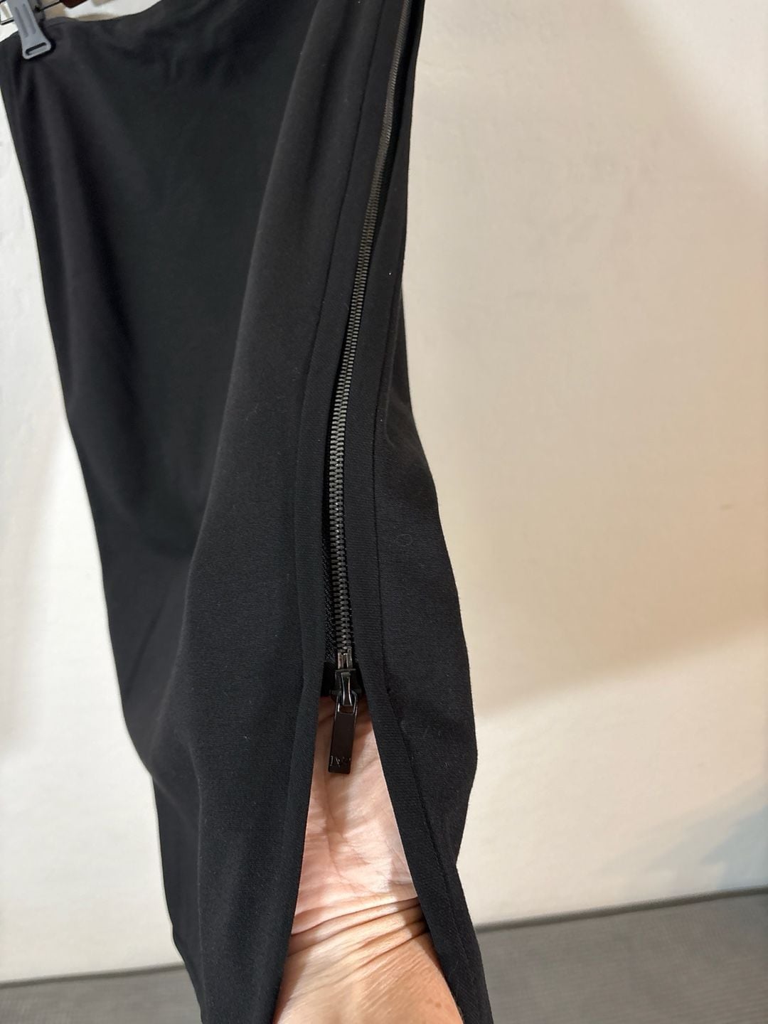 Diane von Furstenberg Black Side Zip Midi Pencil Skirt Size 6 4