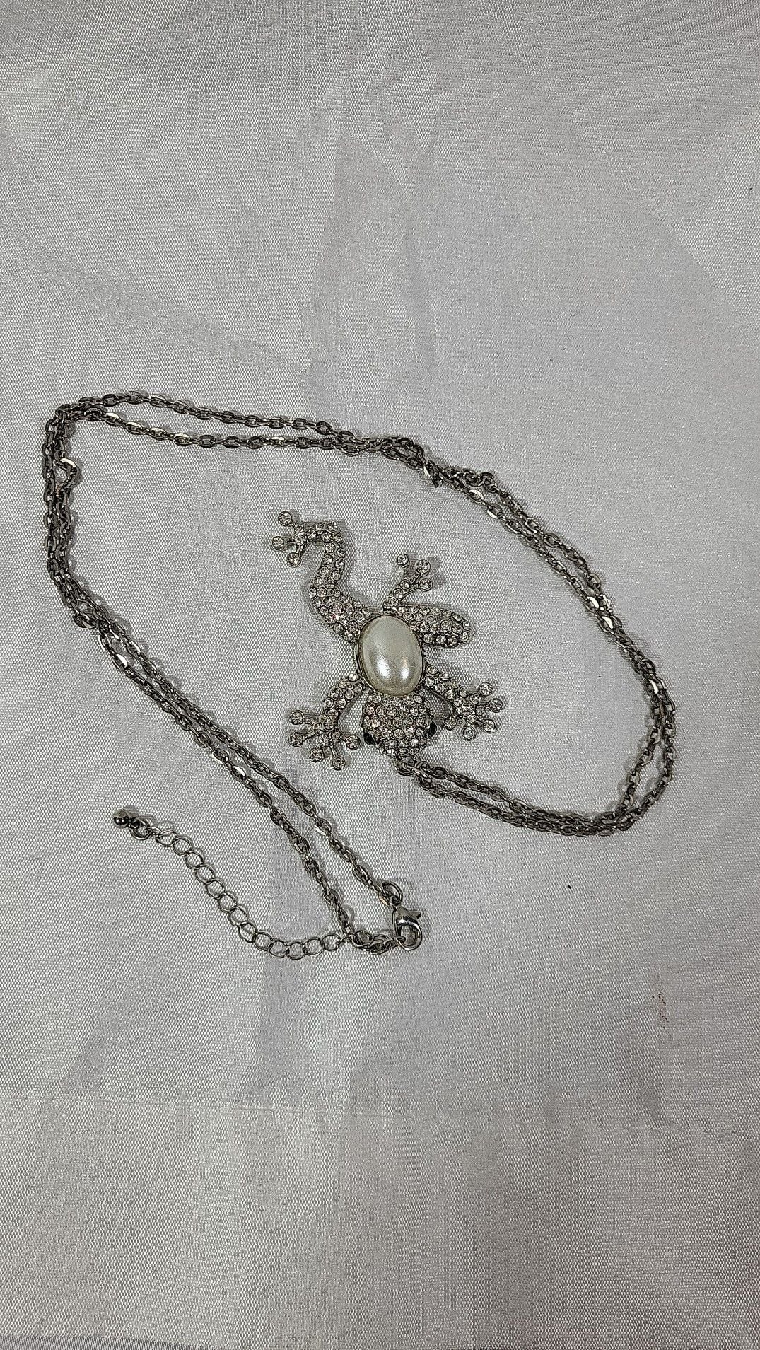 Silver Tone Rhinestone Frog Pendant Necklace with Faux Pearl Accent 3