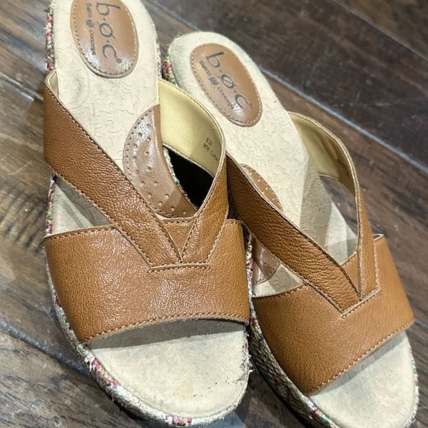 b.o.c. Born Concept Tan Leather Chevron Embroidered Espadrille Wedge Sandals Sz8