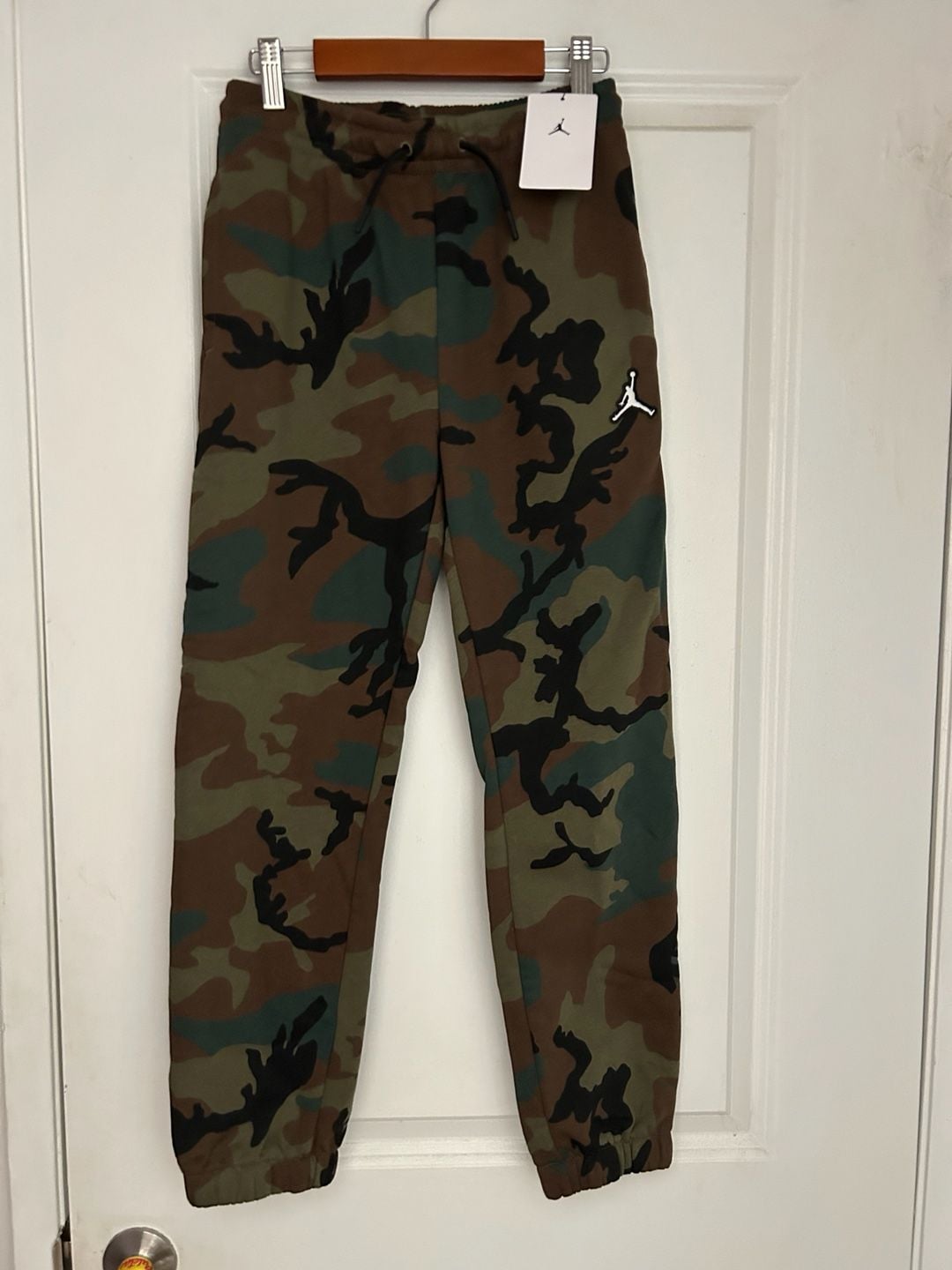NWT Jordan Boys Essentials Camo Fleece Jogger Pants Size Medium 2