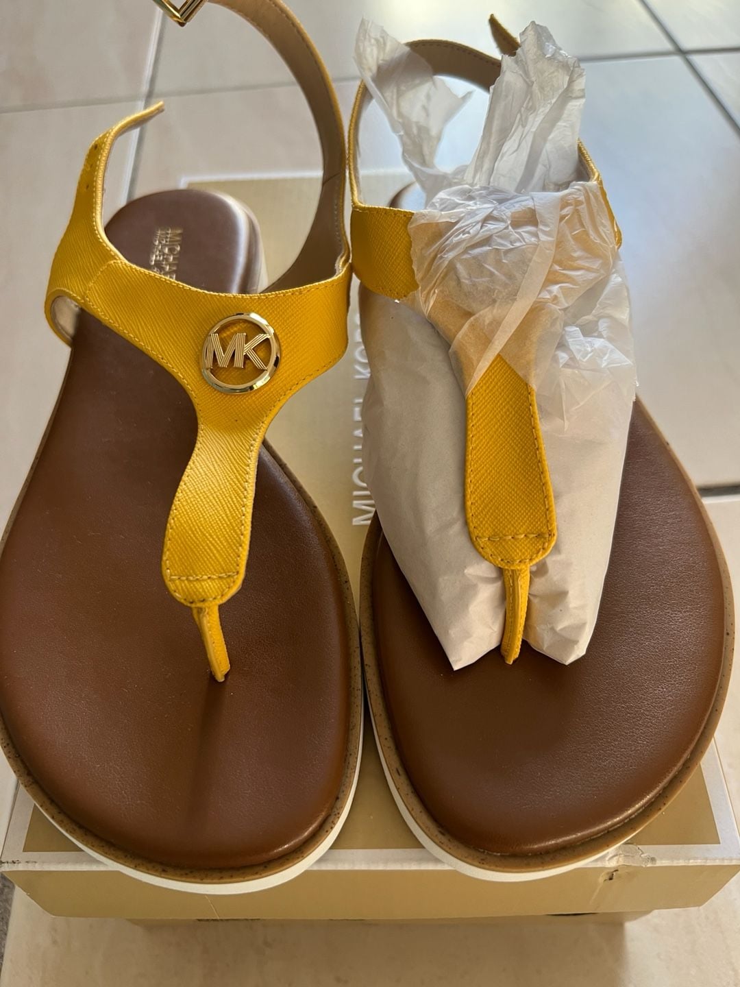 Michael Kors Judy Thong Saffiano Leather Slingback Sandals in Citrus Yellow NIB 1