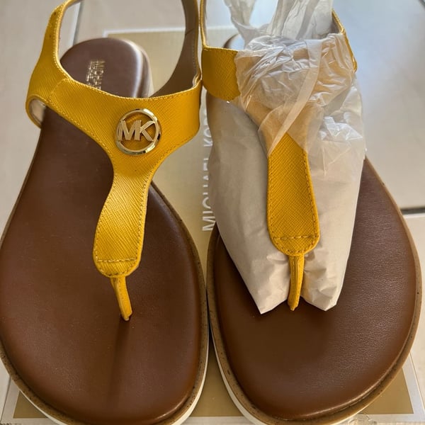 Michael Kors Judy Thong Saffiano Leather Slingback Sandals in Citrus Yellow NIB