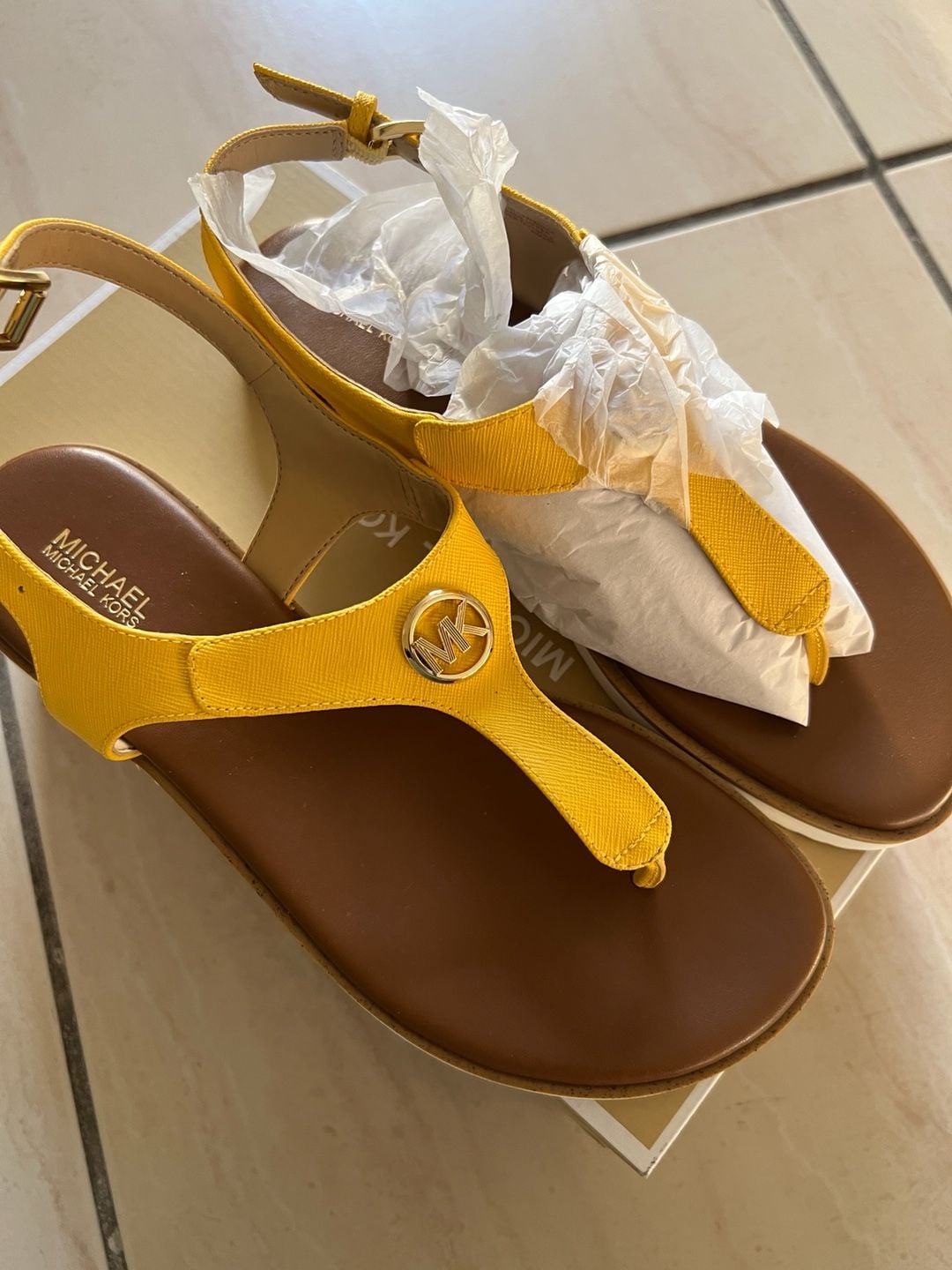Michael Kors Judy Thong Saffiano Leather Slingback Sandals in Citrus Yellow NIB 2