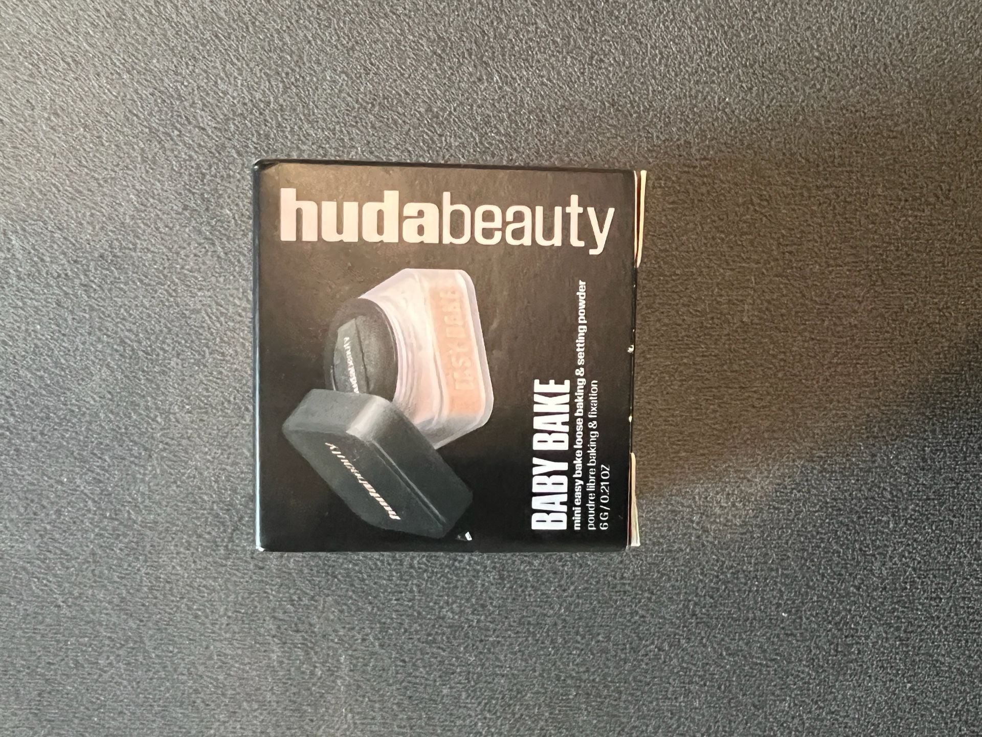 HUDA BEAUTY Baby Bake Mini Easy Bake Setting Powder - Pound Cake 1