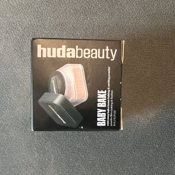 HUDA BEAUTY Baby Bake Mini Easy Bake Setting Powder - Pound Cake