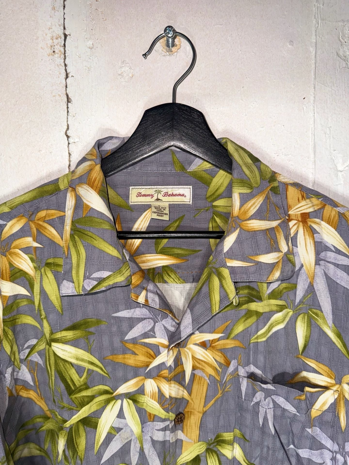 Tommy Bahama Men's 100% Silk Bamboo Leaf Print Short Sleeve Hawaiian Camp Shirt 2