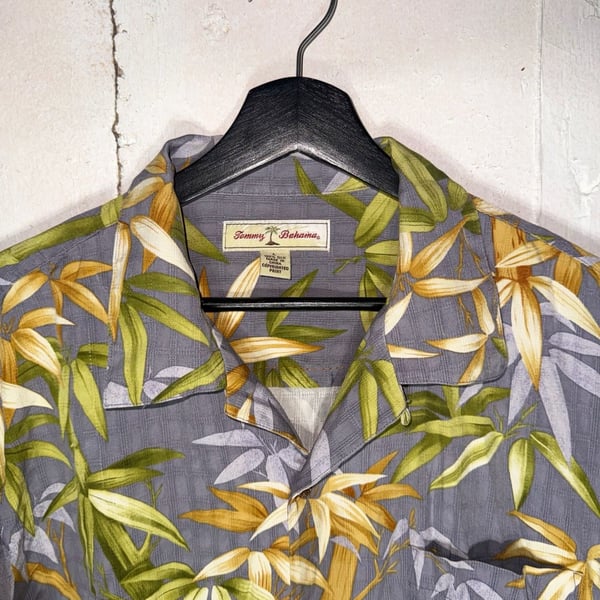 Tommy Bahama Men's 100% Silk Bamboo Leaf Print Short Sleeve Hawaiian Camp Shirt