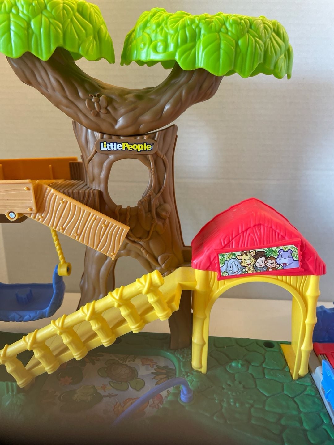 Fisher-Price Little People Animal Rescue Treehouse & Zoo Playset 4