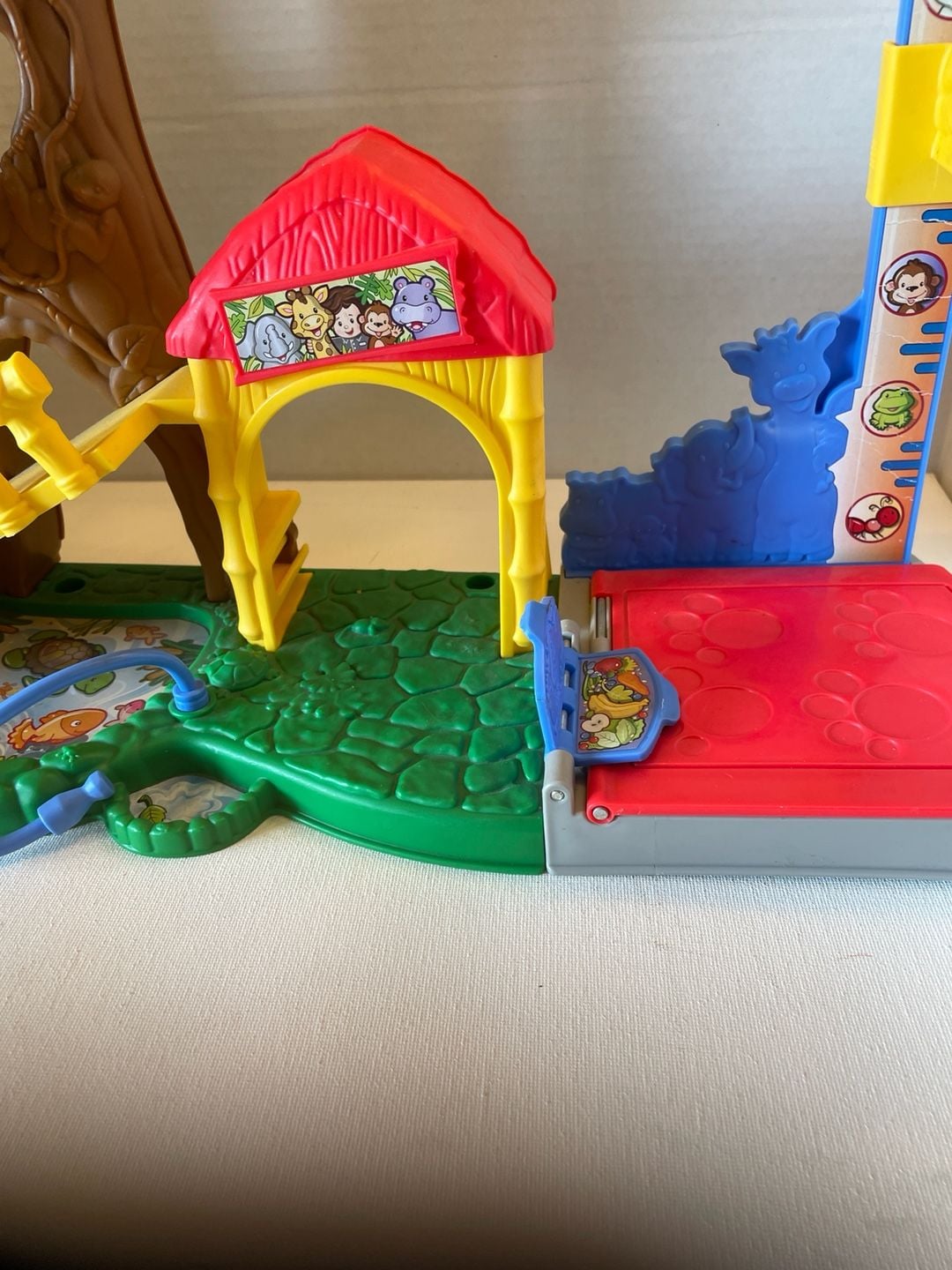Fisher-Price Little People Animal Rescue Treehouse & Zoo Playset 6